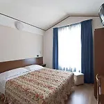 호텔 La Riviera 3*