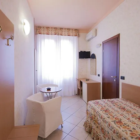 La Riviera Hotel