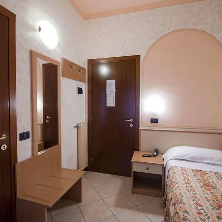Hotel La Riviera 3*