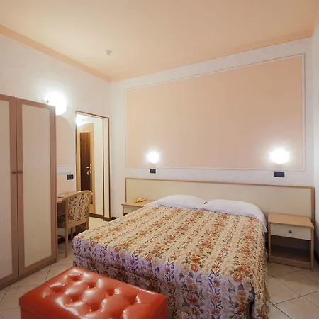 La Riviera Hotel